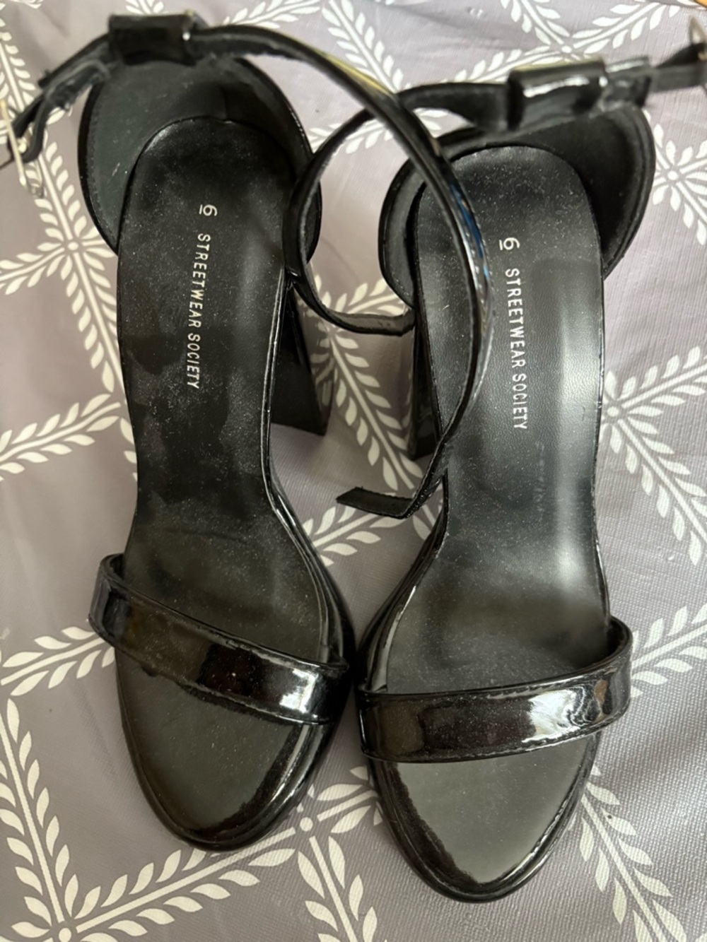 New Streetwear Society Black Patent Block Heel Sandals size 6